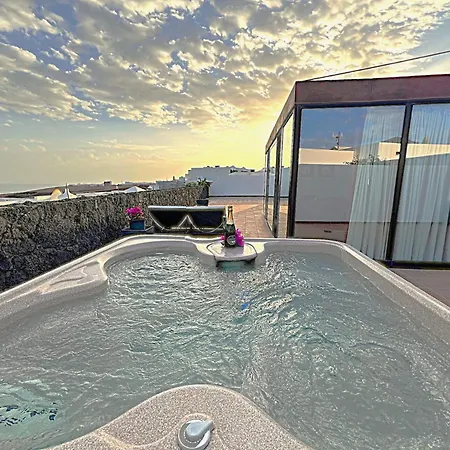 Casa Sankalpa Con Jacuzzi Holiday home *